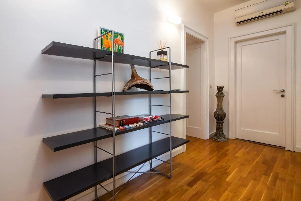 Minimalist Hidden Gem Spacious Flat In Center Split 0*,  Croatia